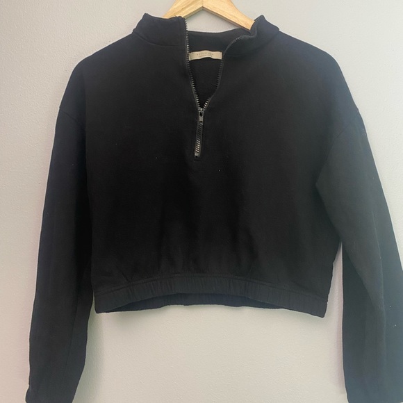 Active USA Tops - Black cropped zip-up